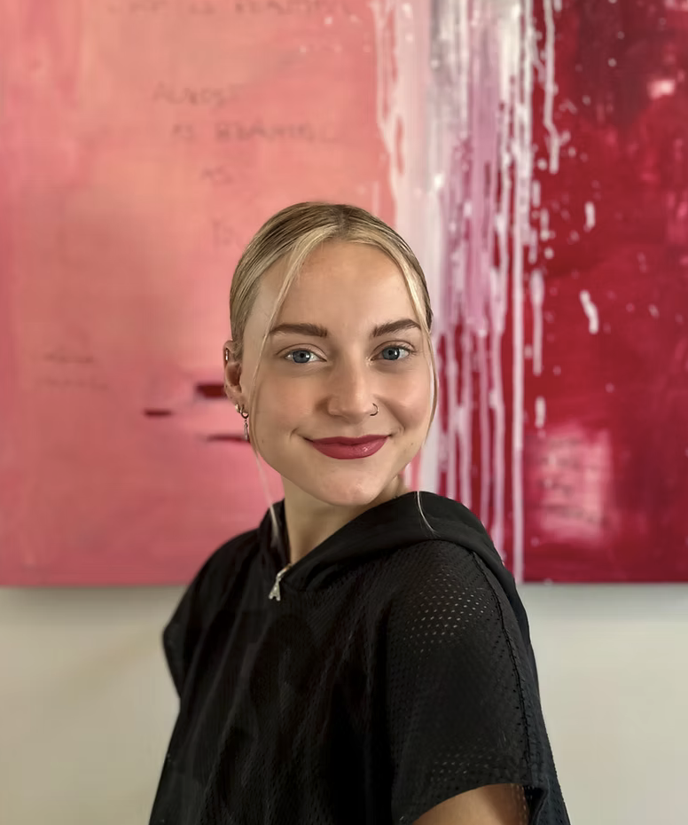 artist Ashley Lazarz bio photo